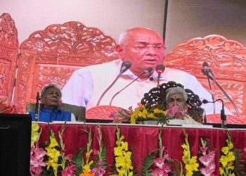 Awasthi bats for Nano Urea; Manoj Sinha listens