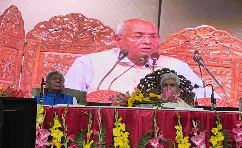 Awasthi bats for Nano Urea; Manoj Sinha listens