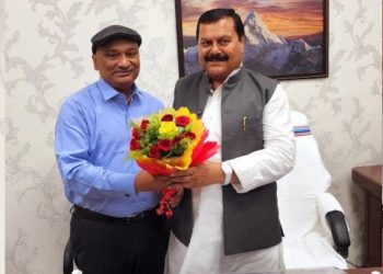 Missing by a whisker himself, Sunil greets new Minister