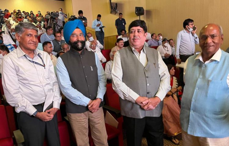 Onboarding co-ops on GeM, Shah asks them to get ready as sellers