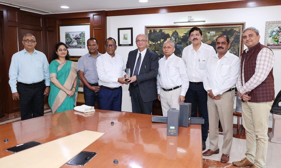 Mauritius Minister visits IFFCO headquarters