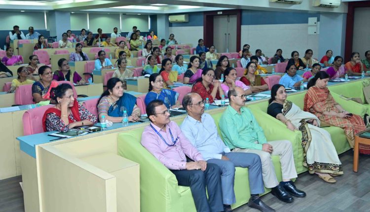 Anaskar lauds role of women directors in co-op banking