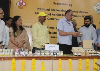 VAMNICOM bid to strengthen Honey Export; Likhi contributes