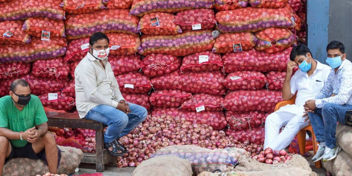 Nafed offloads onions in market to check price