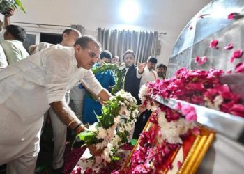 Led by Shah, co-operators mourn passing away of Netaji