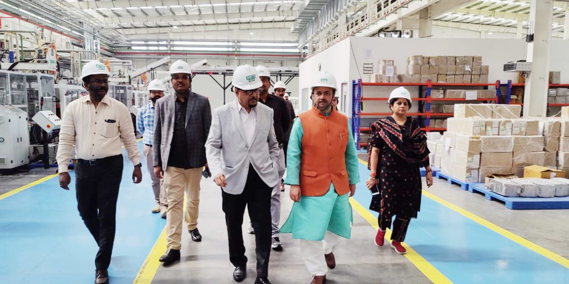 UP Minister visits IFFCO’s Kalol to see Nano Unit