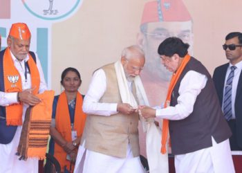 Sanghani showcases co-op products before PM; Modi lauds Amar Dairy