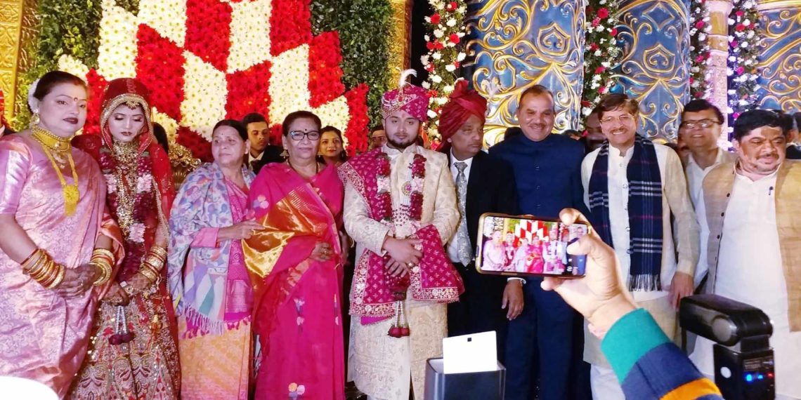 Ministers & Cooperators greet Sunil on son’s wedding