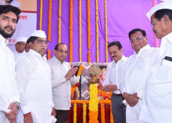 Minister inaugurates Ahmednagar DCCB’s branch
