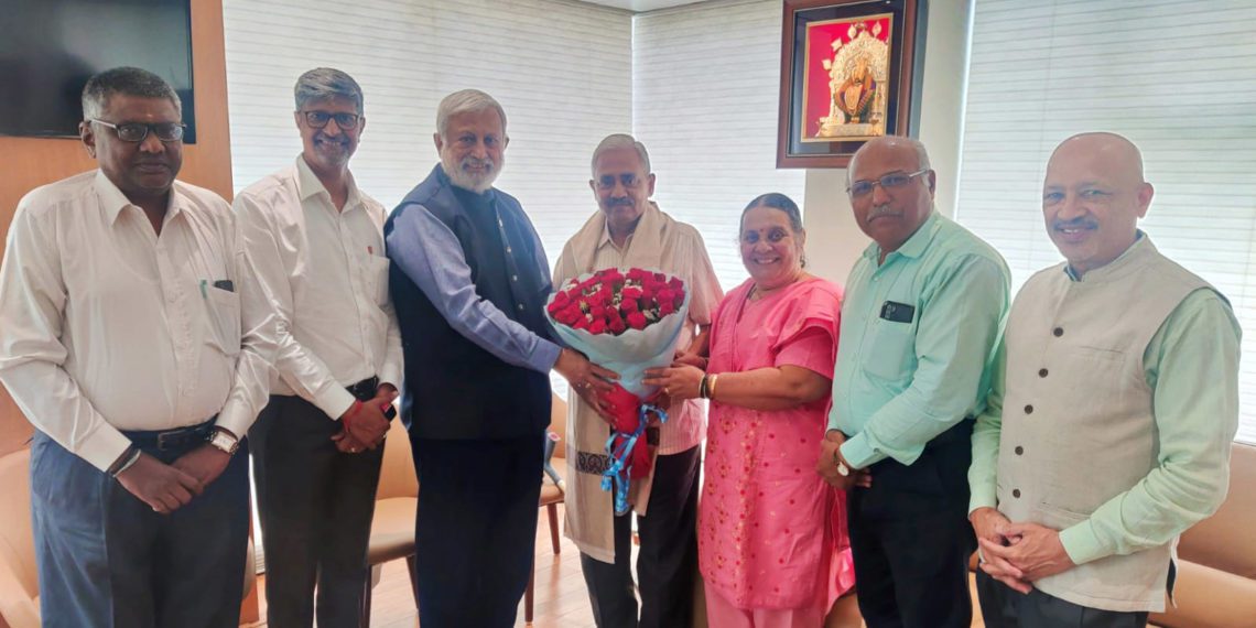 Joshi visits Lokmanya Multipurpose Co-op