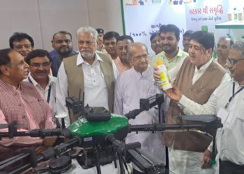 Sanghani gets Rupala to visit IFFCO stall