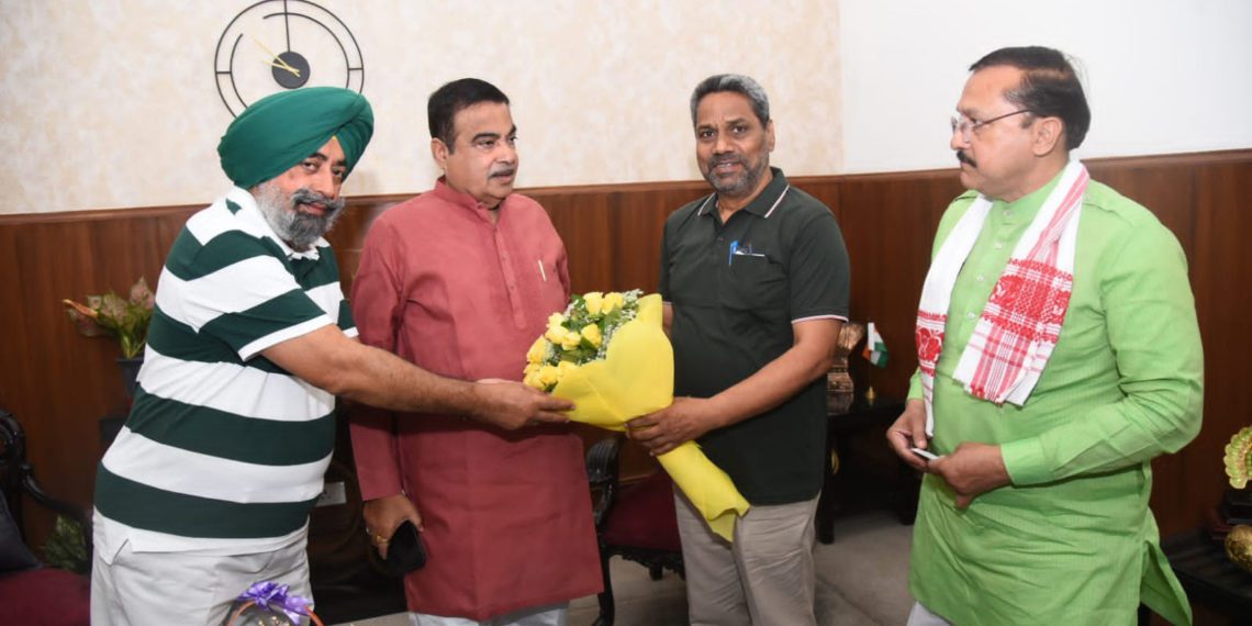 Sah Bharati Punjab meets Gadkari; vows to fight mafia