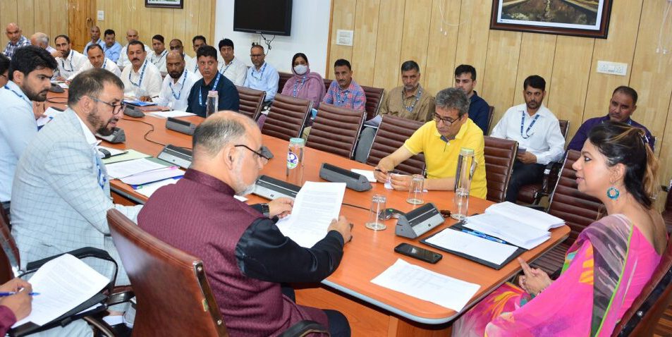 Mudgal reviews working of Anantnag & Baramulla DCCBs