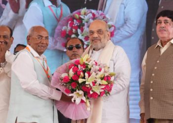 Shah addresses IFFCO’s meet; exhorts farmers to exploit govt schemes