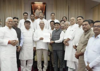 Sunil leads delegation to Governor; demands sops for PACS & farmers