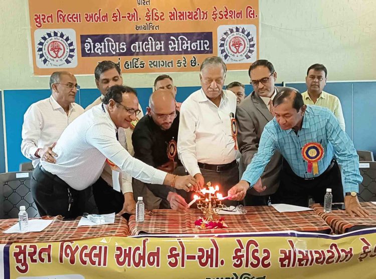 Amin discuss changing scenario before members of credit co-ops