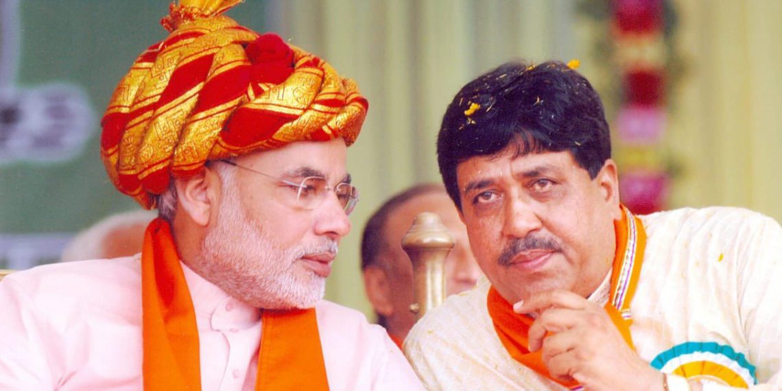 Co-ops wish PM on his B’ Day; Amul girl offers sweets