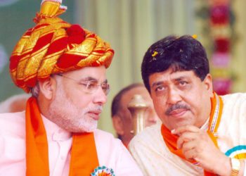 Co-ops wish PM on his B’ Day; Amul girl offers sweets