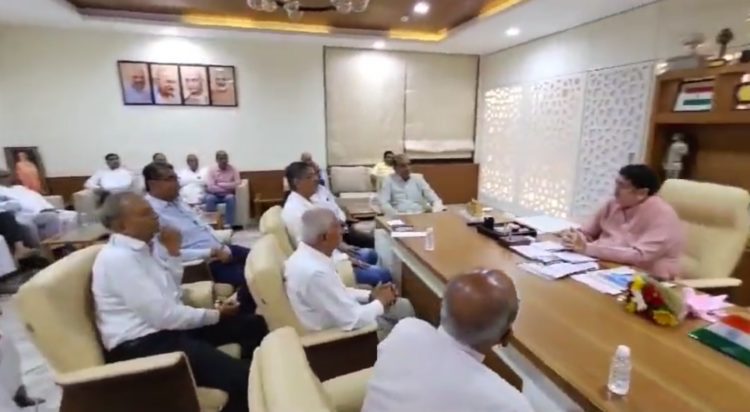 GUJCOMASOL: Sanghani receives Patel & meets delegates