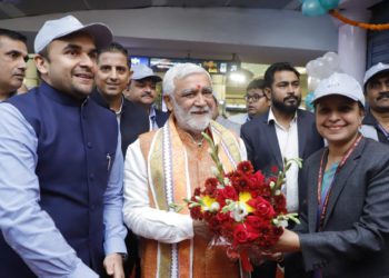 Minister launches NCCF’s Kiosk at Delhi Metro