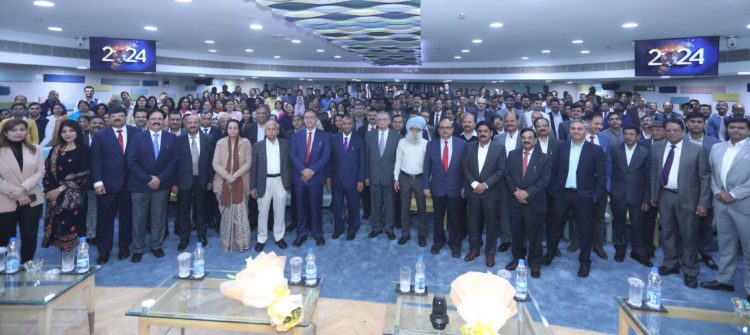 IFFCO: MD greets officers & employees in hybrid mode