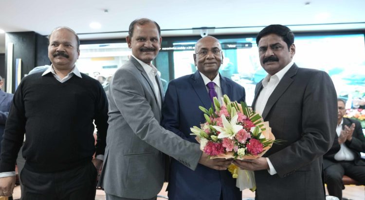 IFFCO: MD greets officers & employees in hybrid mode