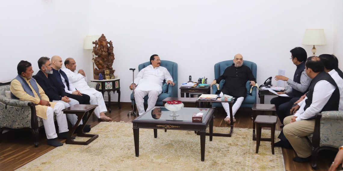 Ex-Minister Patil elected President of NFCSF; new team meets Shah