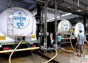 Amul team conducts farm inspections in Sri Lanka