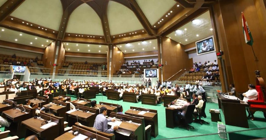Gujarat modifies clauses of 1961 Co-op Societies Act