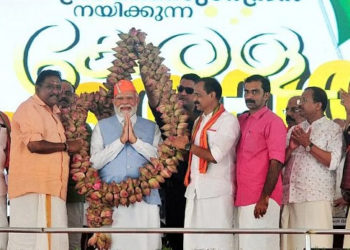Modi takes Kerala by storm; lambasts CPI(M) for co-op bank scams