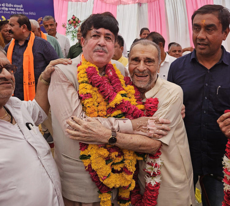 Birthday Bash: Sanghani receives Hero’s welcome from Airport to Amreli