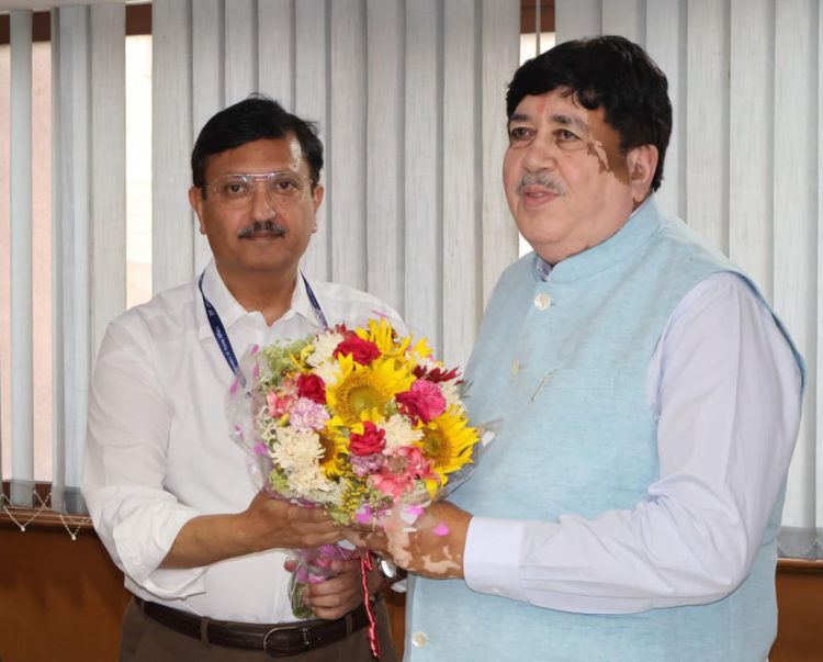 Birthday Bash: Sanghani receives Hero’s welcome from Airport to Amreli