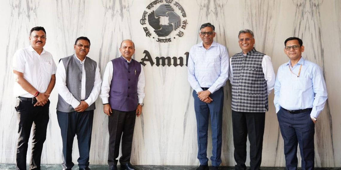 Union Co-op Secretary visits Amul & NDDB