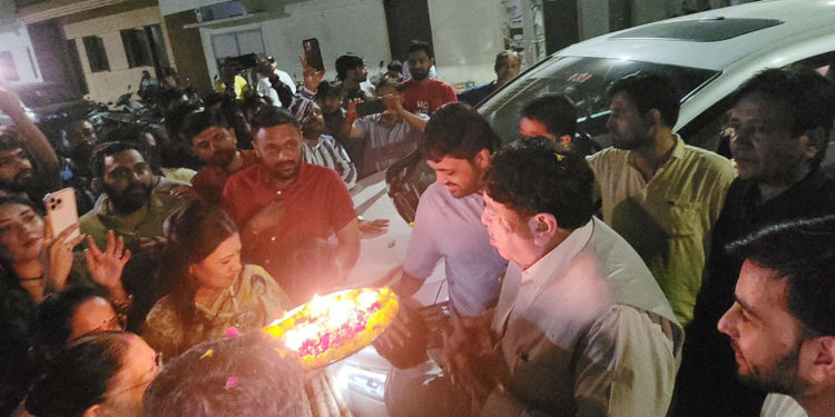 Birthday Bash: Sanghani receives Hero’s welcome from Airport to Amreli
