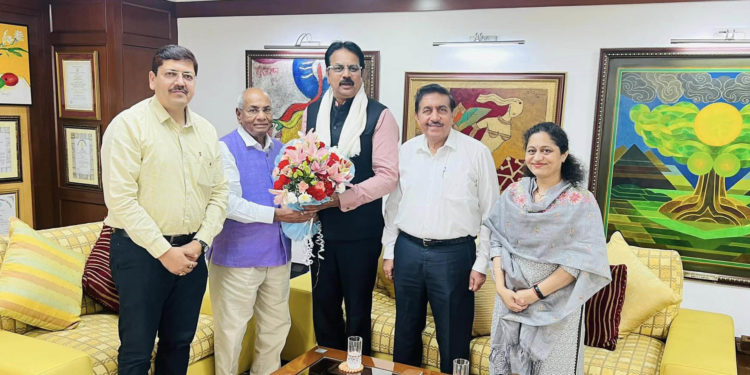 Co-op Secretary takes up sugar co-op issues; Patil meets IFFCO MD