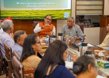 Chauhan stresses timely availability of fertilizers & seeds for farmers