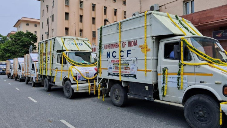 Stabilizing prices of tomatoes: Minister flags off NCCF vans for NCR