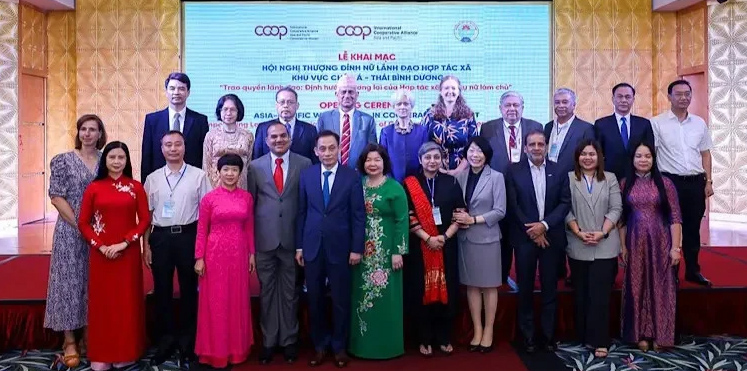 Asia-Pacific Women CEOs Summit kicks off in Hanoi; Chandra Pal attend