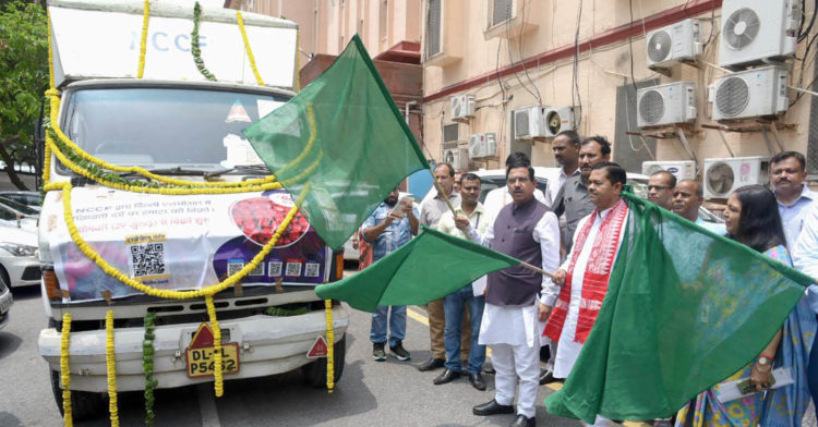 Stabilizing prices of tomatoes: Minister flags off NCCF vans for NCR