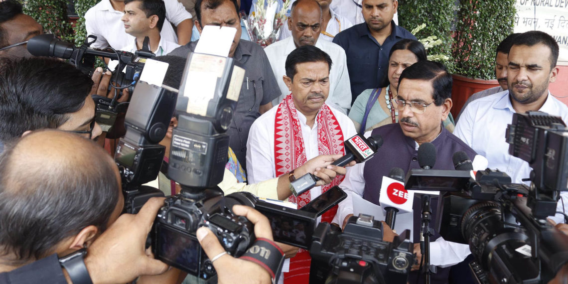 Stabilizing prices of tomatoes: Minister flags off NCCF vans for NCR