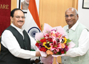 IFFCO MD meets Minister, briefs him on Nano & farmer-centric initiatives