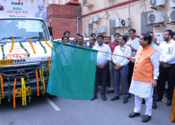 Stabilizing Onion prices: Minister flags off NAFED & NCCF vans in Delhi