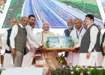 PM launches several projects in Amreli; applauds success of Amar Dairy