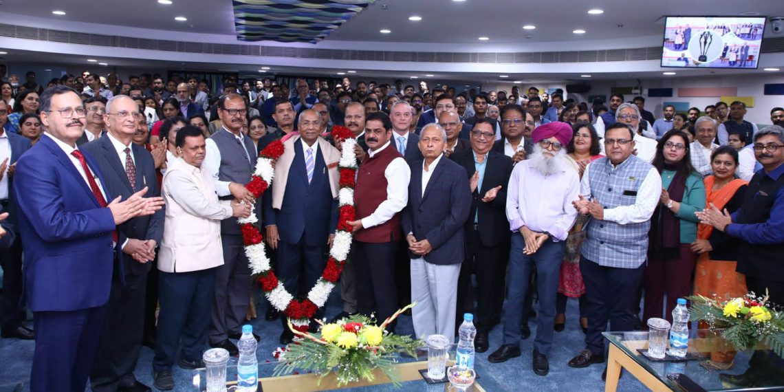 IFFCO members turn out in large numbers to greet Awasthi