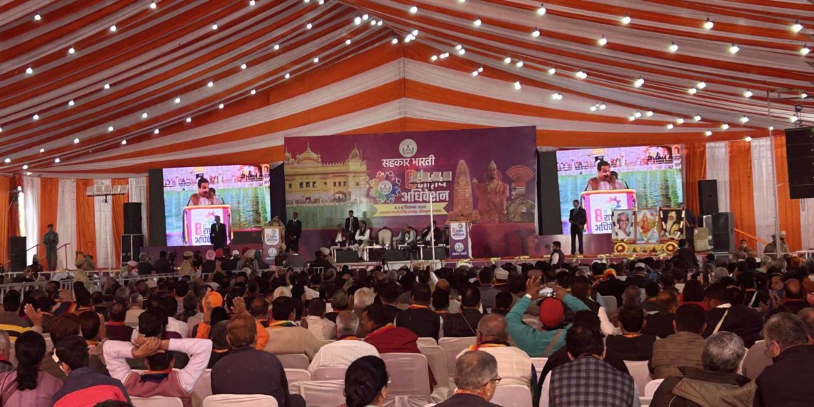 Gadkari uses mathematical analogy to illustrate co-op benefits