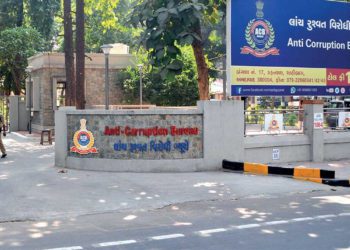 APMC official caught taking bribe in Mehsana