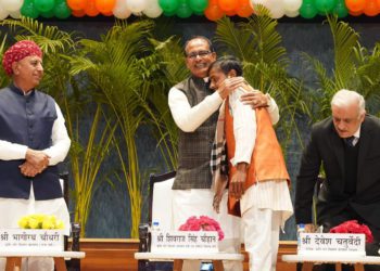 R Day: Chouhan meets with specially invited farmers