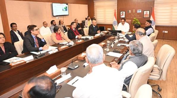 Patil meets Gujarat’s milk co-ops to boost CBG production