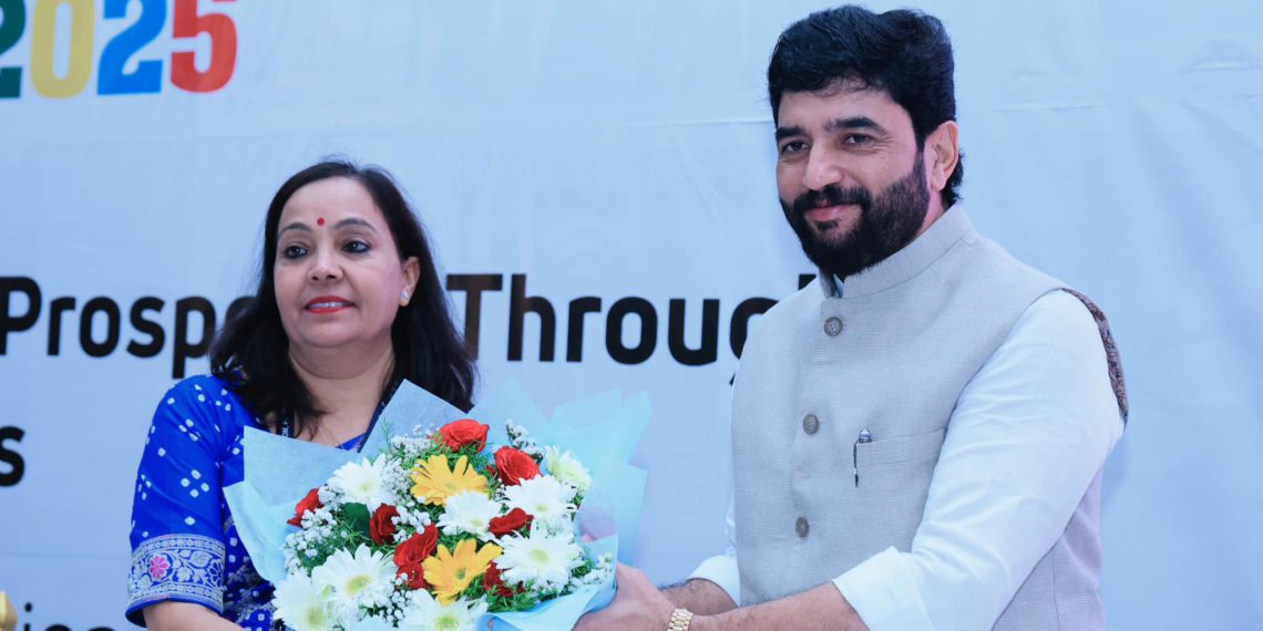 VAMNICOM hosts Global Cooperative leaders in Pune; MoS attends