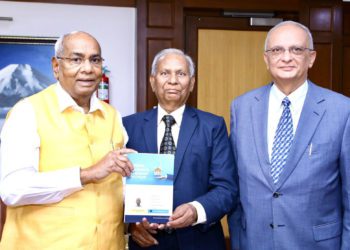 IFFCO MD unveils General Insurance Handbook